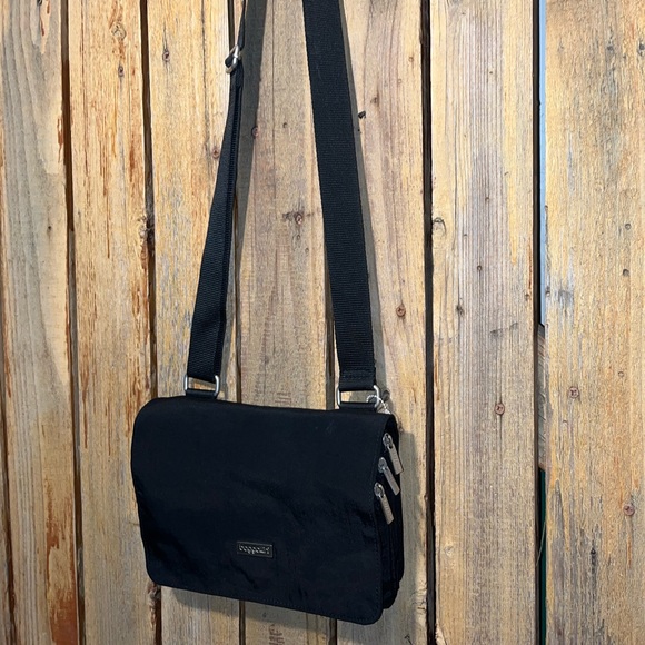 Baggallini Black Shoulder Bag - Picture 6 of 10